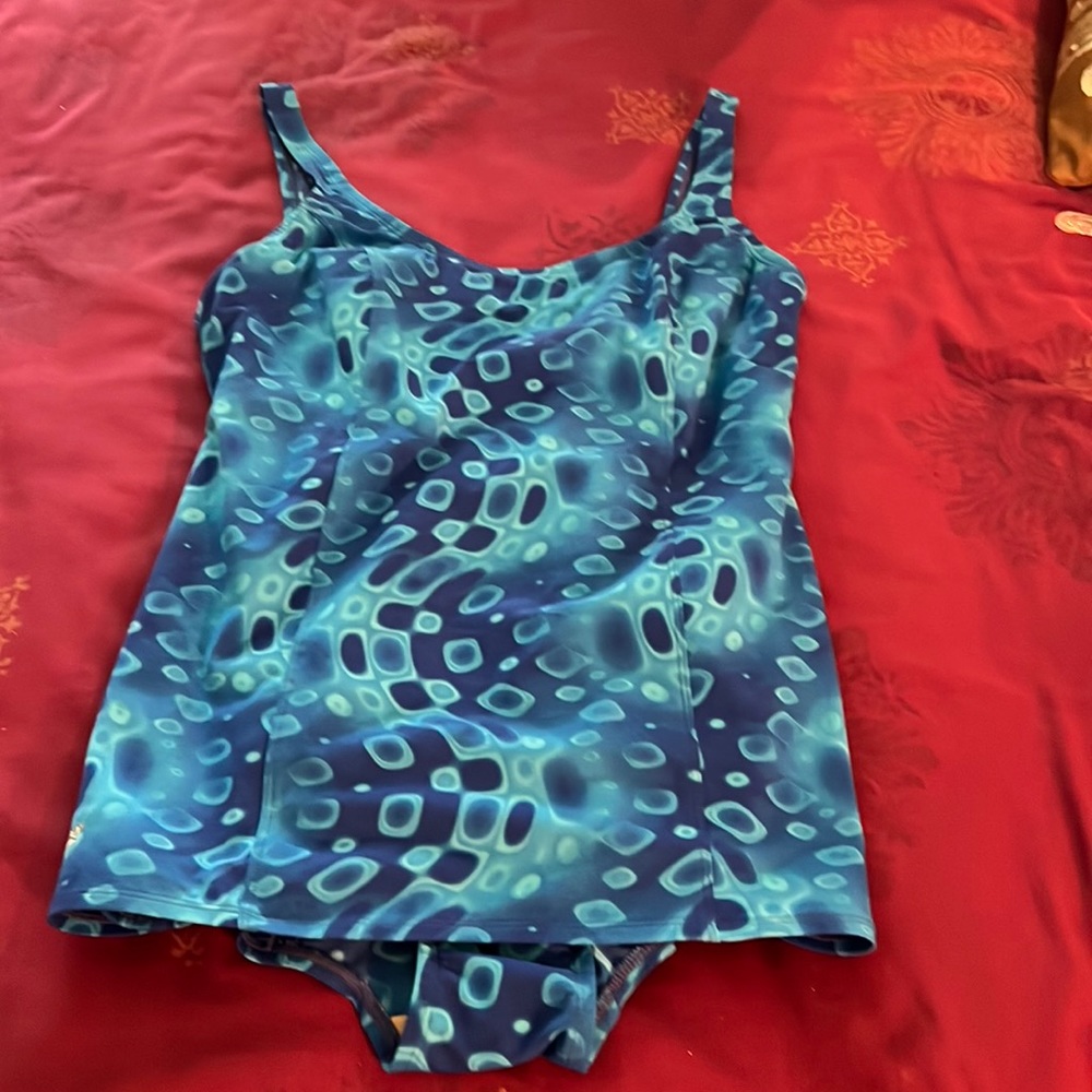 Women’s bathing suit